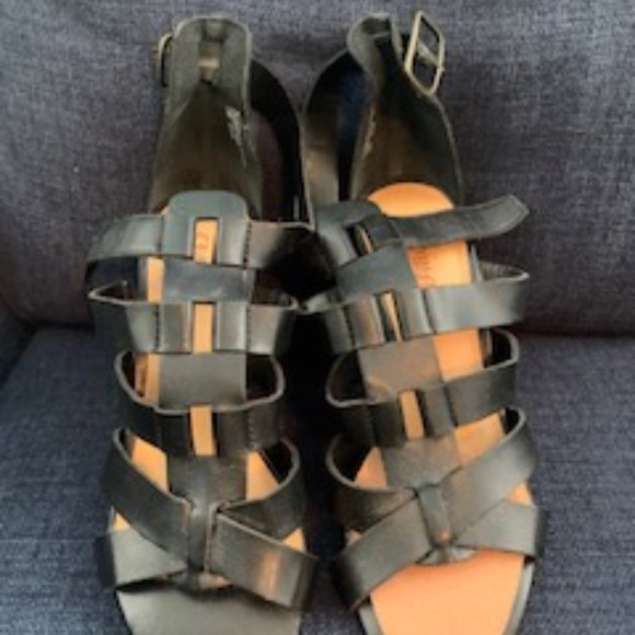 Crown Black Strap Sandals - Picture 2 of 4